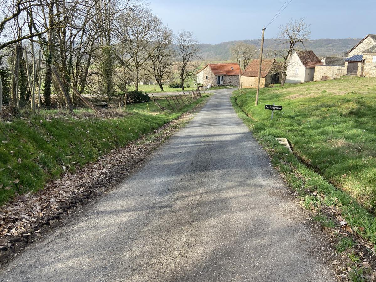 Beaulieu-sur-Dordogne - Voirie communale n°1 - Brivezac - La Rougeyrie